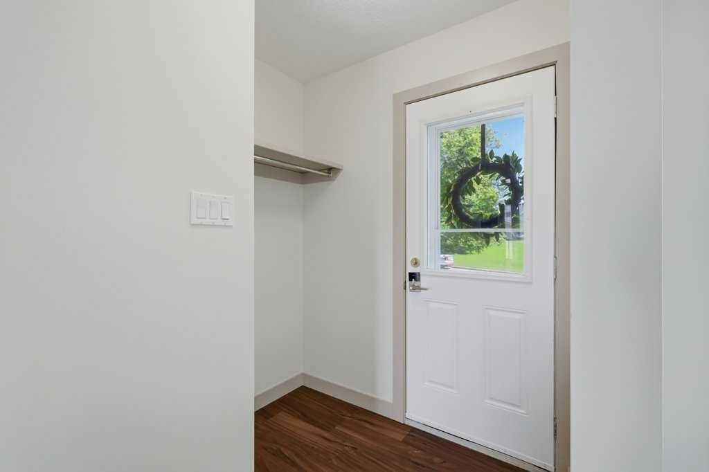 6 Onlsow Square, Red Deer, AB
