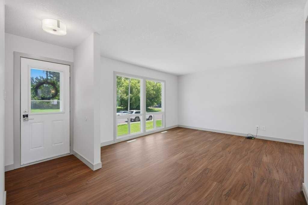 6 Onlsow Square, Red Deer, AB