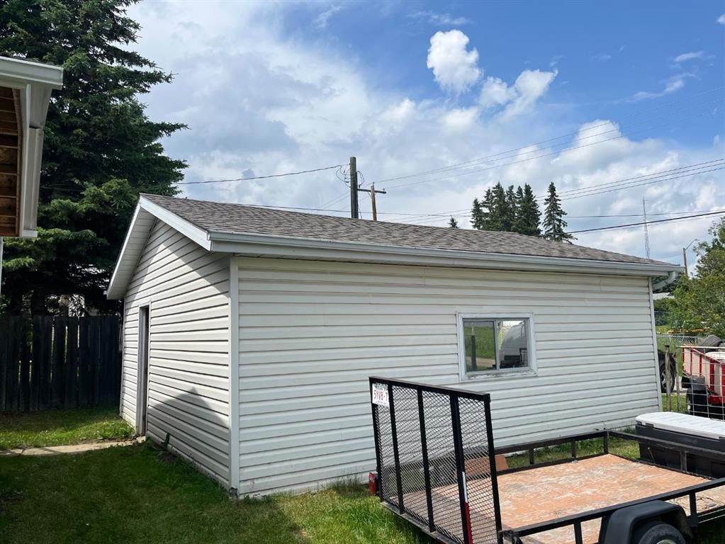 5008 48 Avenue, Caroline, AB