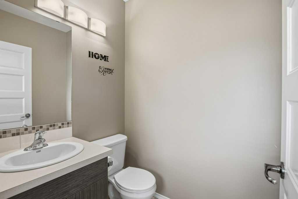 5 Crimson Court, Blackfalds, AB - Indoor Photo Showing Bathroom