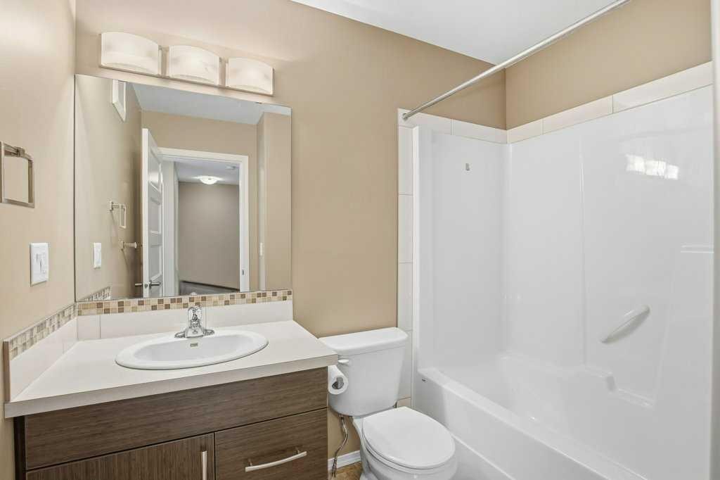 5 Crimson Court, Blackfalds, AB - Indoor Photo Showing Bathroom