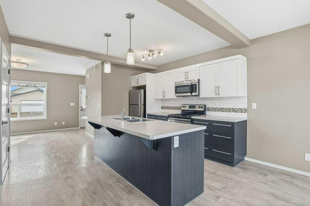 5 Crimson Court, Blackfalds, AB - Indoor Photo Showing Kitchen With Double Sink With Upgraded Kitchen