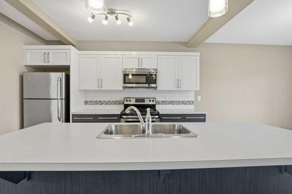 5 Crimson Court, Blackfalds, AB - Indoor Photo Showing Kitchen With Double Sink With Upgraded Kitchen