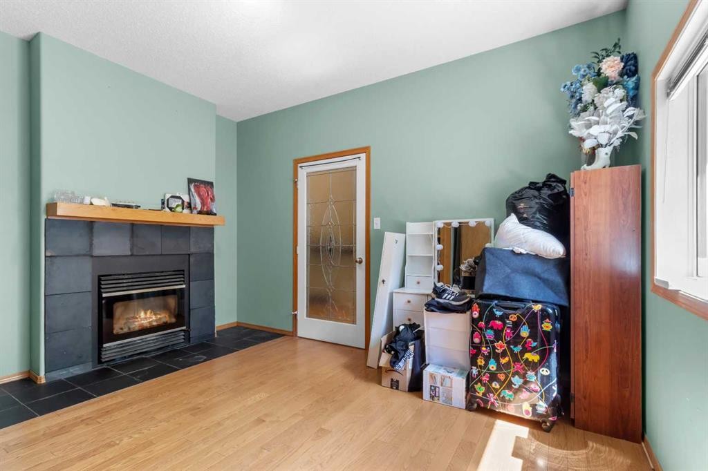 39320-261 Range Road, Rural Lacombe County, AB - Indoor Photo Showing Living Room With Fireplace