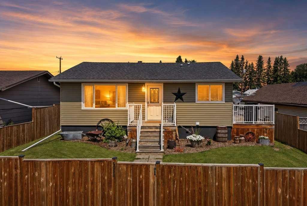 5028 48 Avenue, Caroline, AB - Outdoor