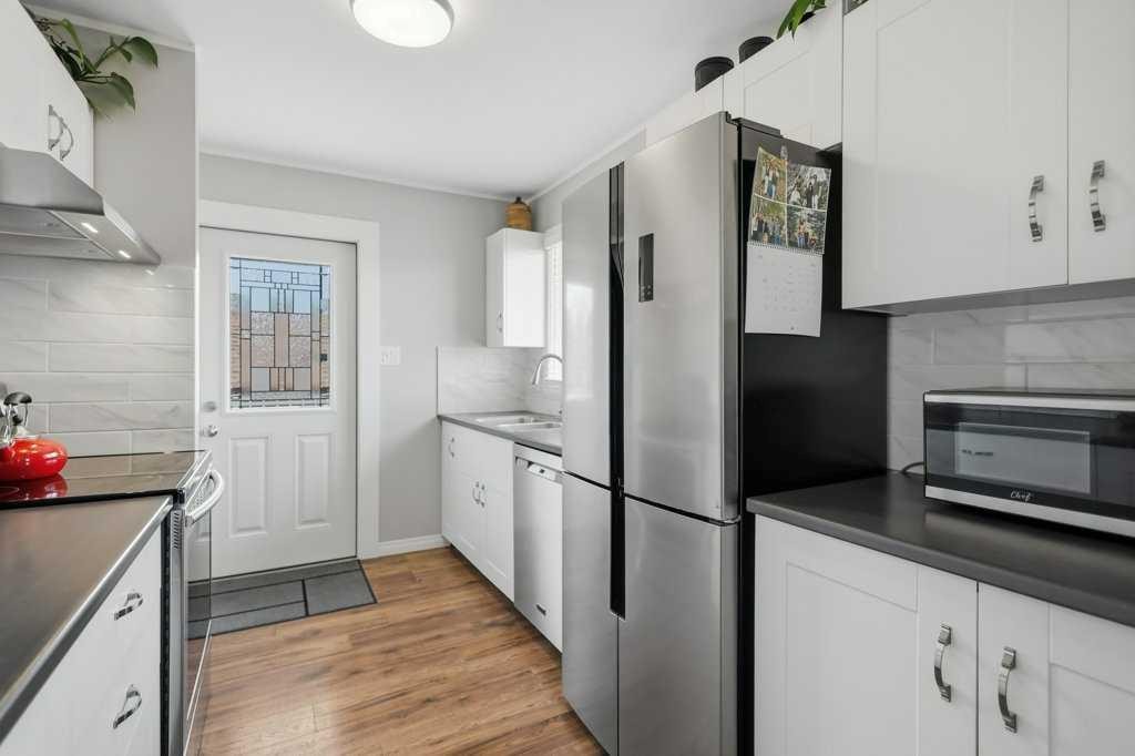 5028 48 Avenue, Caroline, AB - Indoor Photo Showing Kitchen