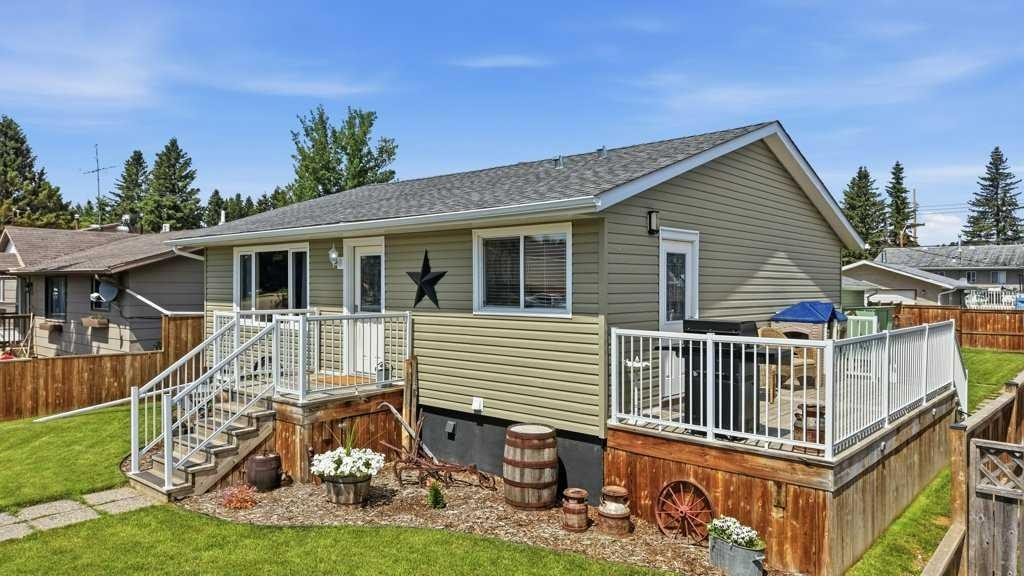 5028 48 Avenue, Caroline, AB - Outdoor