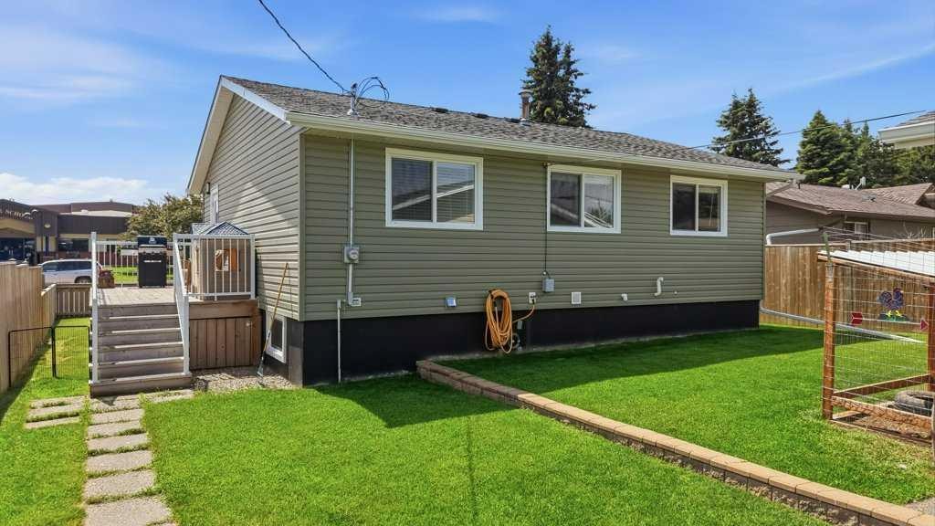5028 48 Avenue, Caroline, AB - Outdoor