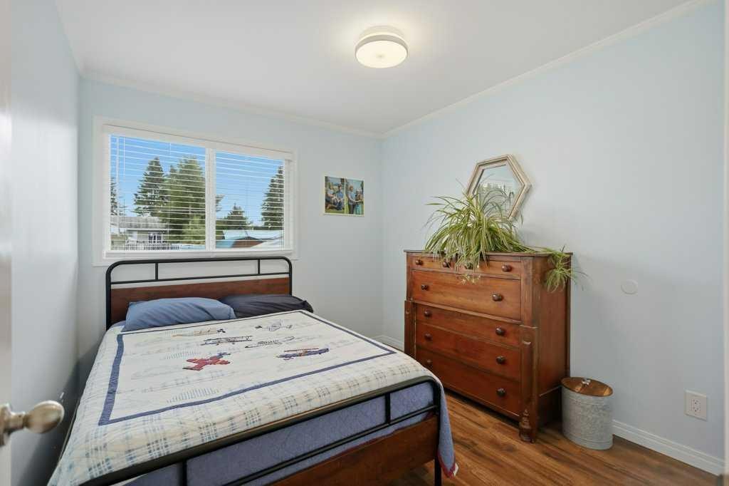 5028 48 Avenue, Caroline, AB - Indoor Photo Showing Bedroom