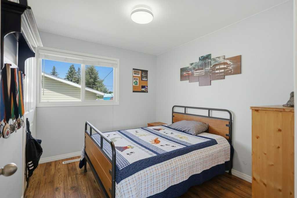 5028 48 Avenue, Caroline, AB - Indoor Photo Showing Bedroom