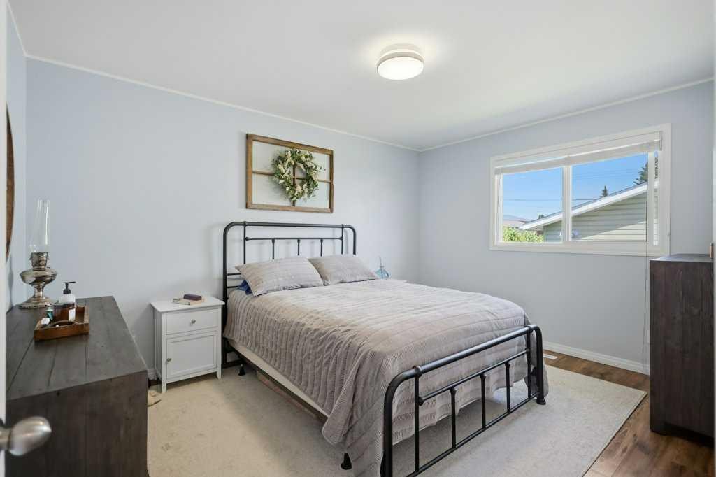 5028 48 Avenue, Caroline, AB - Indoor Photo Showing Bedroom
