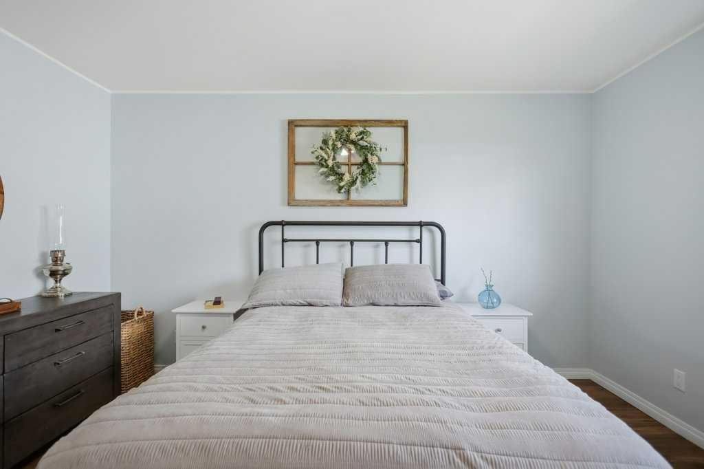 5028 48 Avenue, Caroline, AB - Indoor Photo Showing Bedroom