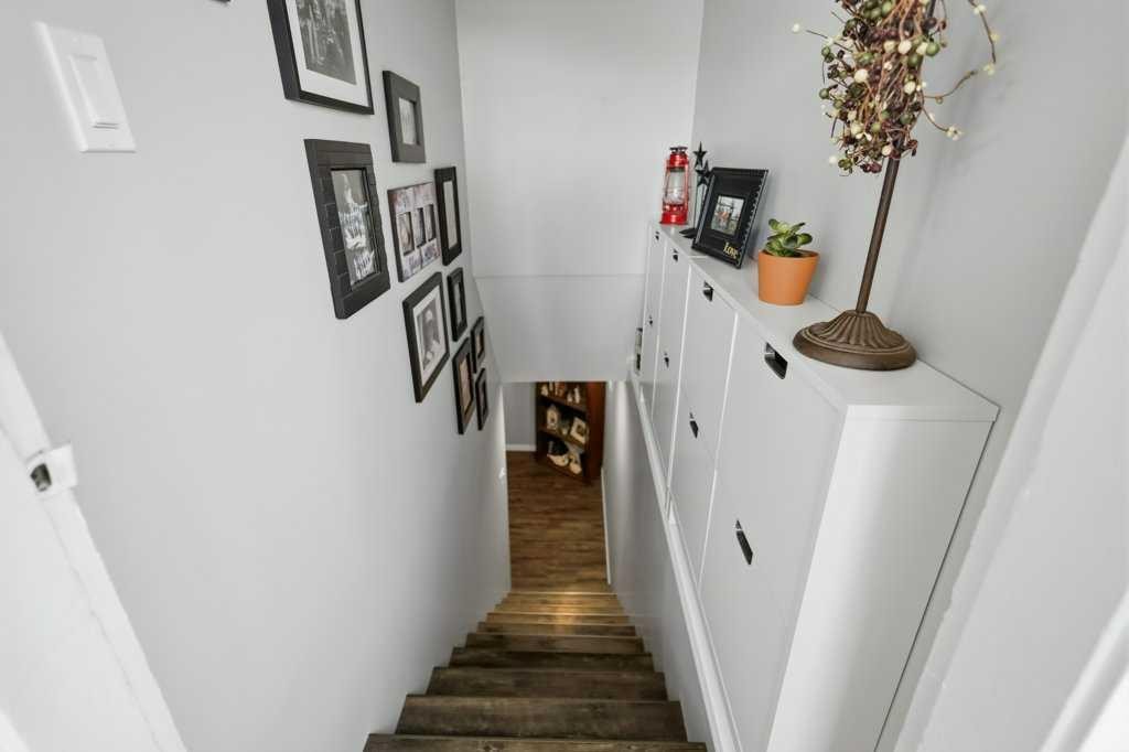 5028 48 Avenue, Caroline, AB - Indoor Photo Showing Other Room