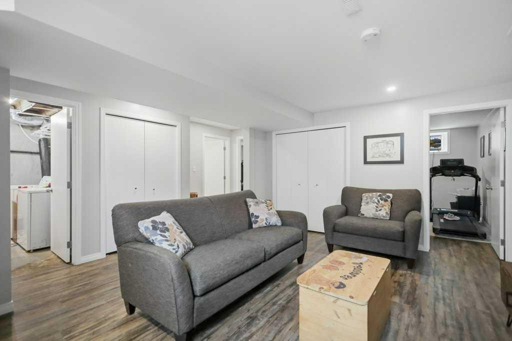 5028 48 Avenue, Caroline, AB - Indoor Photo Showing Living Room