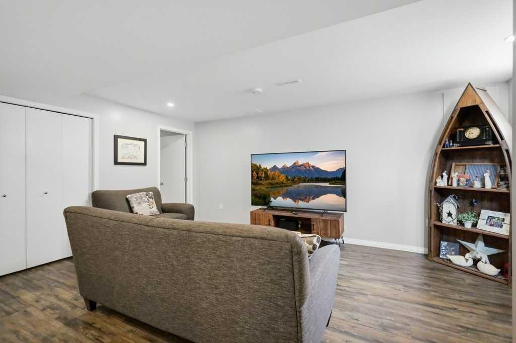 5028 48 Avenue, Caroline, AB - Indoor