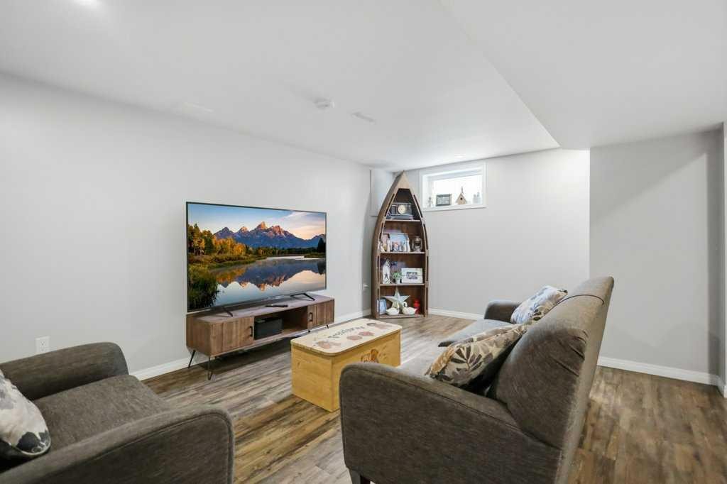 5028 48 Avenue, Caroline, AB - Indoor