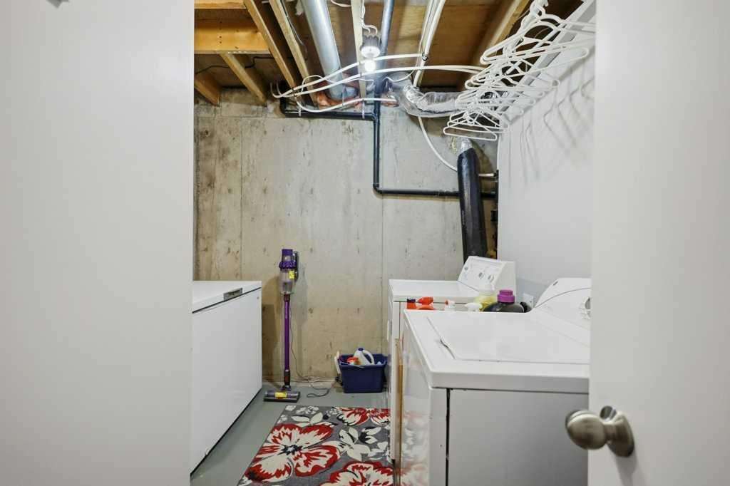 5028 48 Avenue, Caroline, AB - Indoor Photo Showing Laundry Room