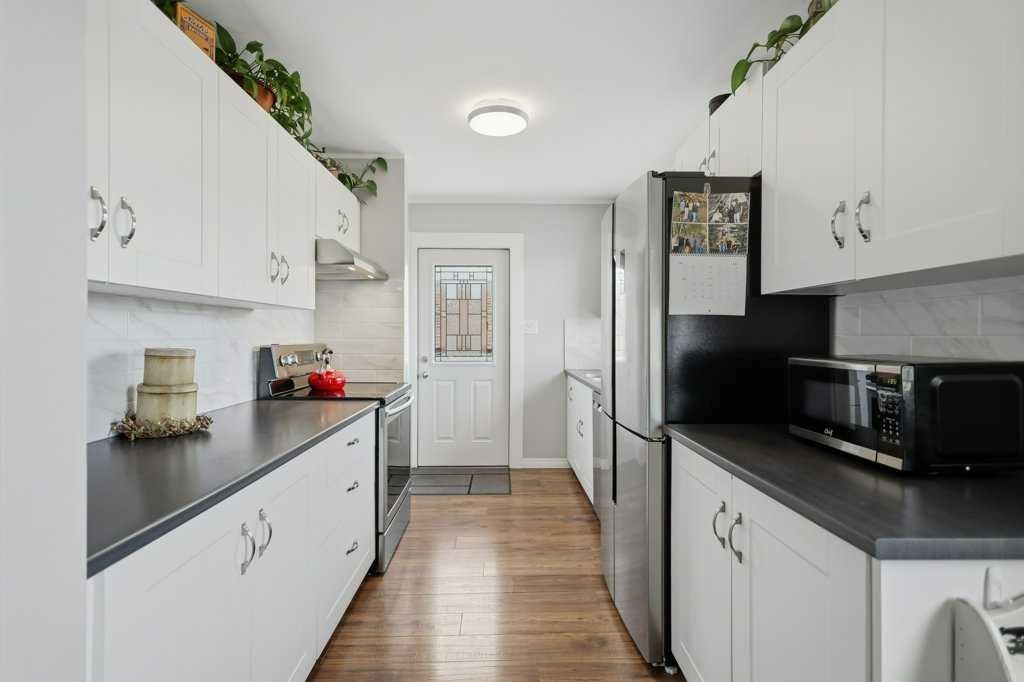 5028 48 Avenue, Caroline, AB - Indoor Photo Showing Kitchen