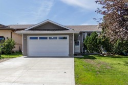 3 Pickering Close Sylvan Lake, AB T4S 1K2