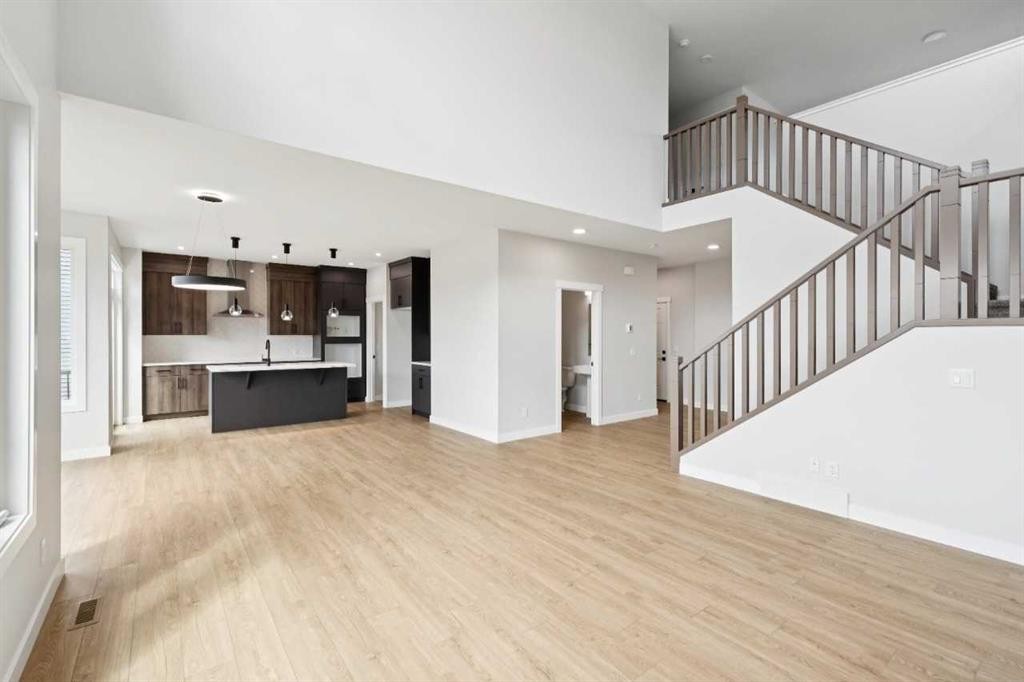 102 Bridgeport Landing, Chestermere, AB - Indoor Photo Showing Kitchen