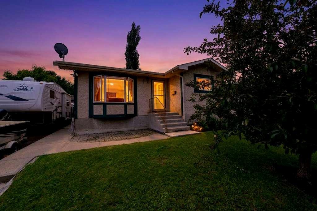 11 Greenham Drive, Red Deer, AB - Outdoor