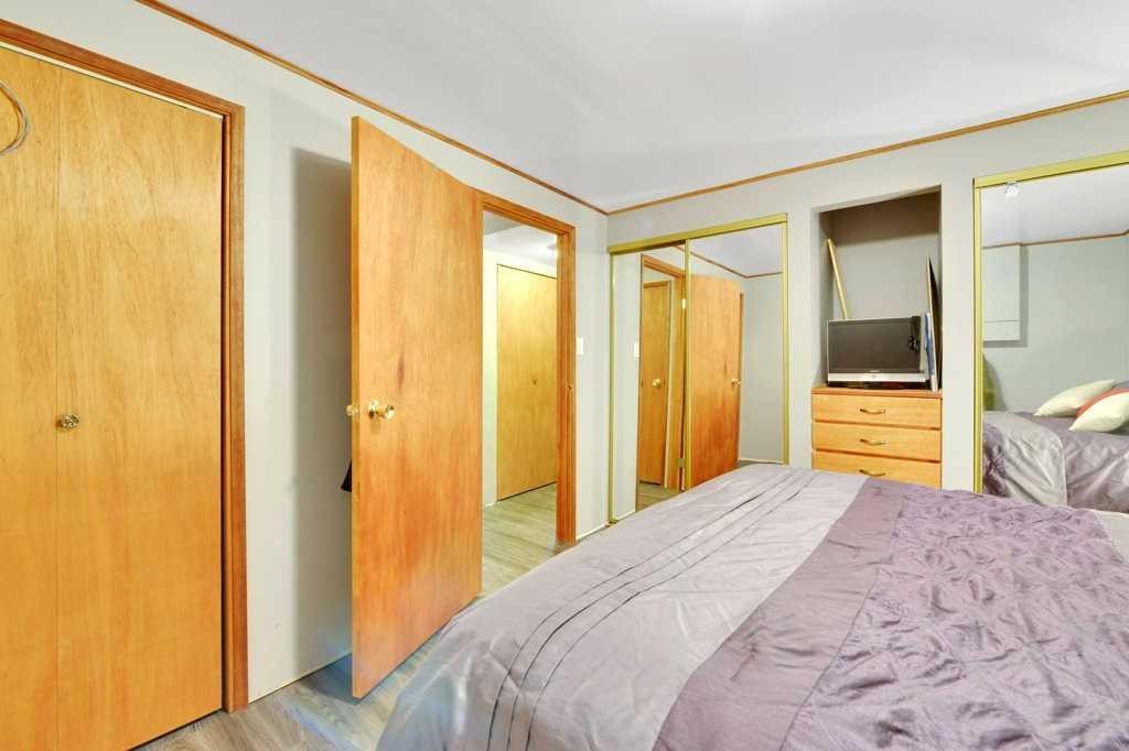 11 Greenham Drive, Red Deer, AB - Indoor Photo Showing Bedroom