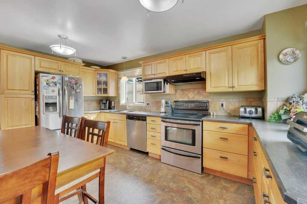 11 Greenham Drive, Red Deer, AB - Indoor Photo Showing Kitchen