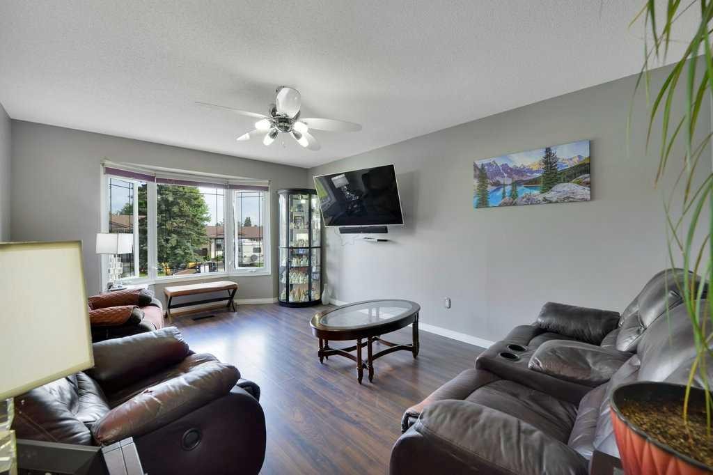 11 Greenham Drive, Red Deer, AB - Indoor Photo Showing Living Room