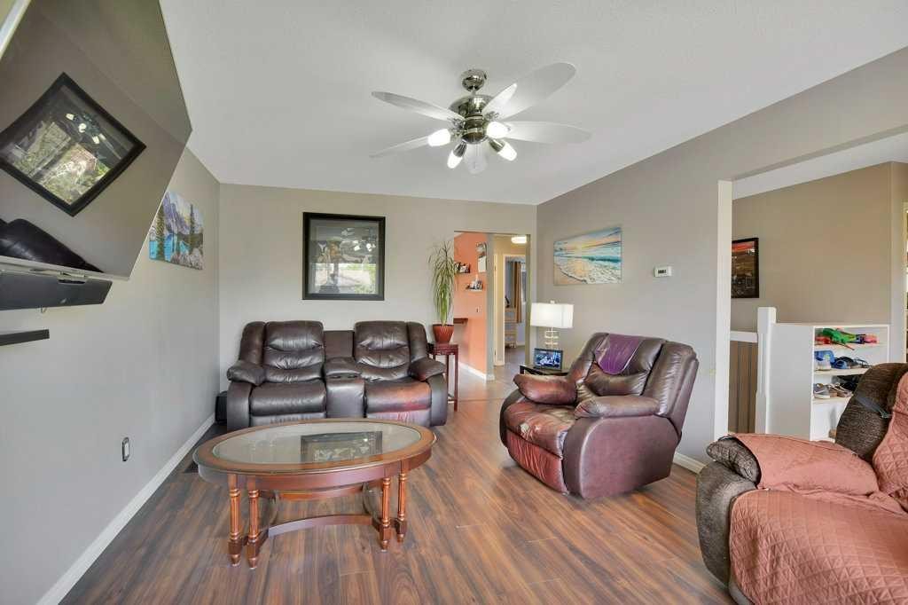 11 Greenham Drive, Red Deer, AB - Indoor Photo Showing Living Room