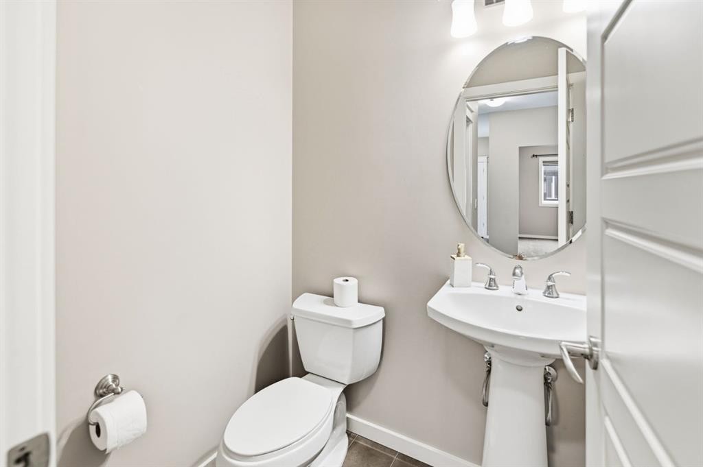 205 Van Slyke Way, Red Deer, AB - Indoor Photo Showing Bathroom