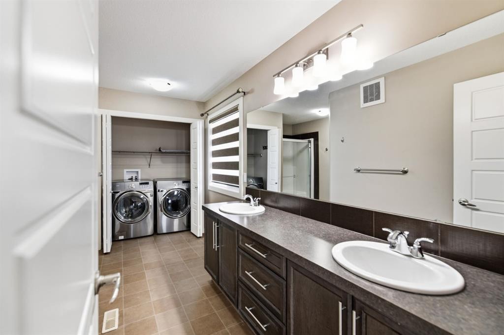 205 Van Slyke Way, Red Deer, AB - Indoor Photo Showing Other Room