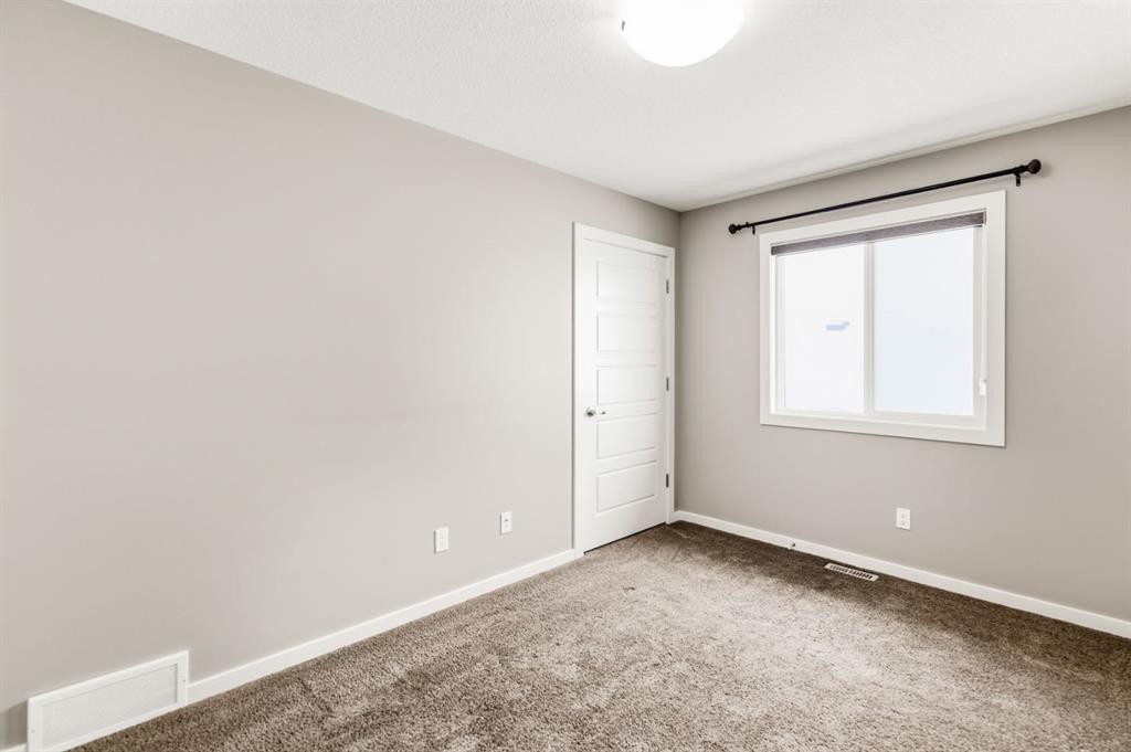 205 Van Slyke Way, Red Deer, AB - Indoor Photo Showing Other Room