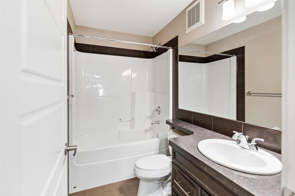 205 Van Slyke Way, Red Deer, AB - Indoor Photo Showing Bathroom