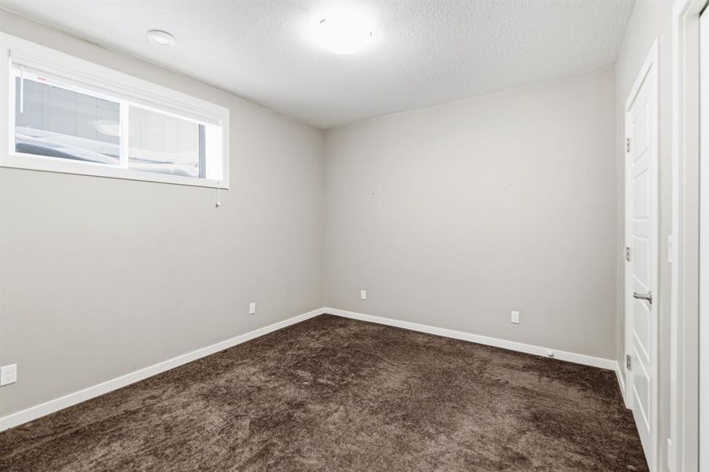 205 Van Slyke Way, Red Deer, AB - Indoor Photo Showing Other Room