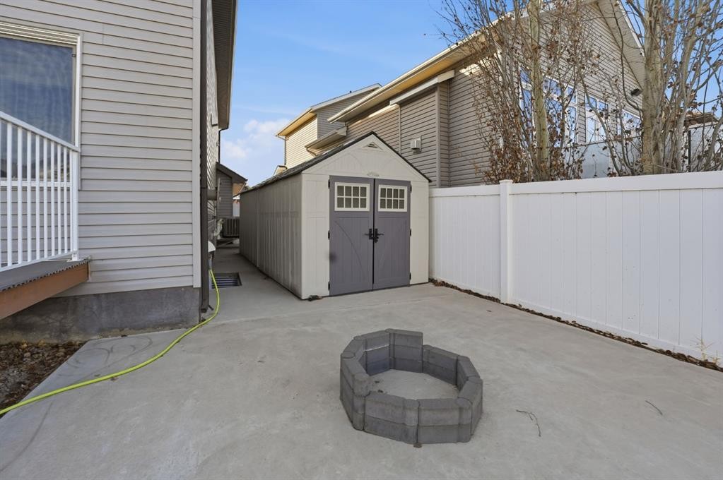 205 Van Slyke Way, Red Deer, AB - Outdoor With Exterior