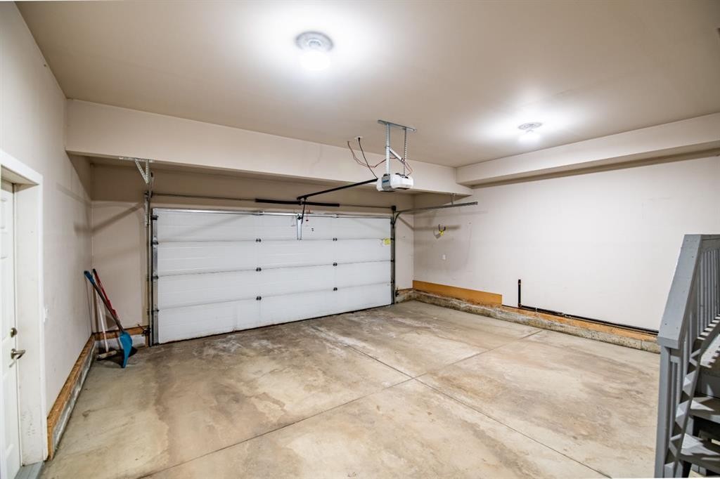 205 Van Slyke Way, Red Deer, AB - Indoor Photo Showing Garage