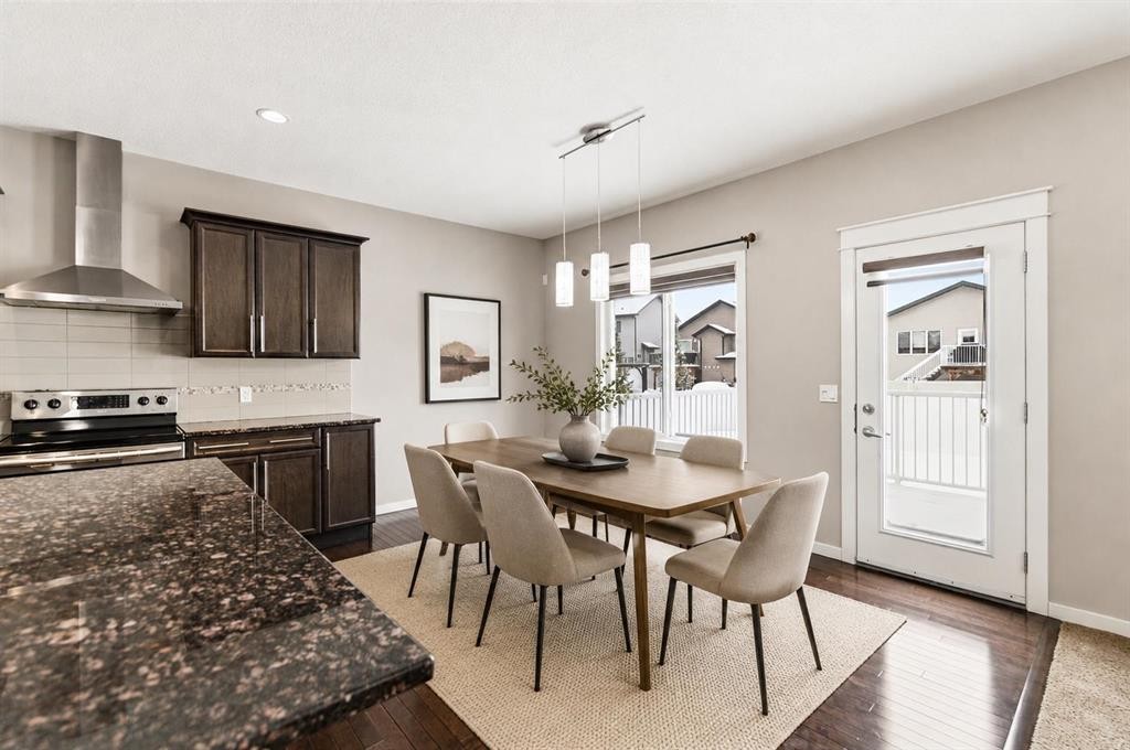 205 Van Slyke Way, Red Deer, AB - Indoor Photo Showing Dining Room
