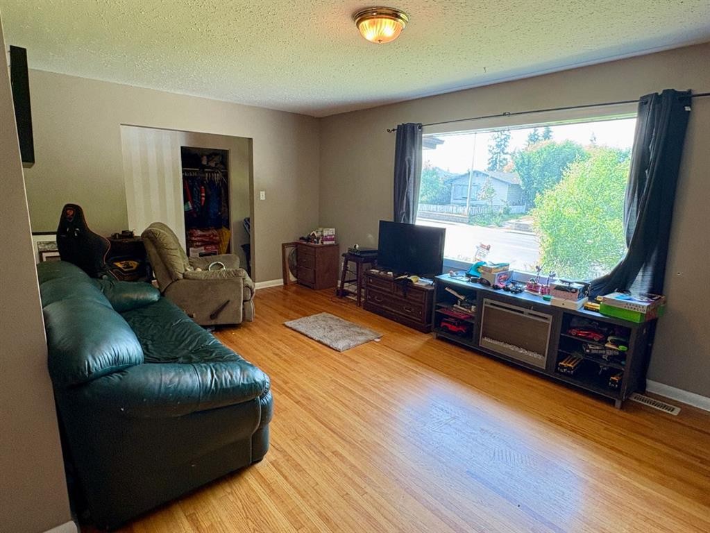 4122 50 Street, Red Deer, AB