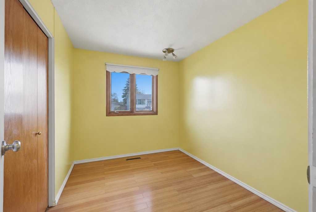 6124 Hamilton Drive, Red Deer, AB - Indoor Photo Showing Other Room