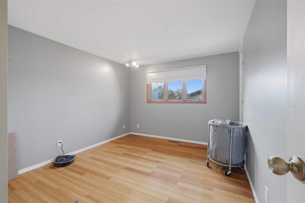 6124 Hamilton Drive, Red Deer, AB - Indoor Photo Showing Other Room