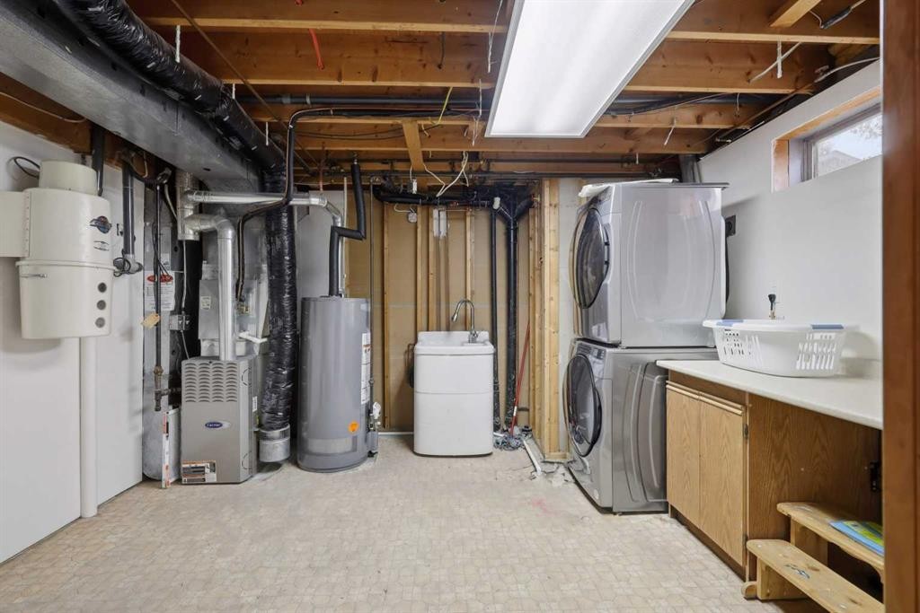 6124 Hamilton Drive, Red Deer, AB - Indoor Photo Showing Other Room
