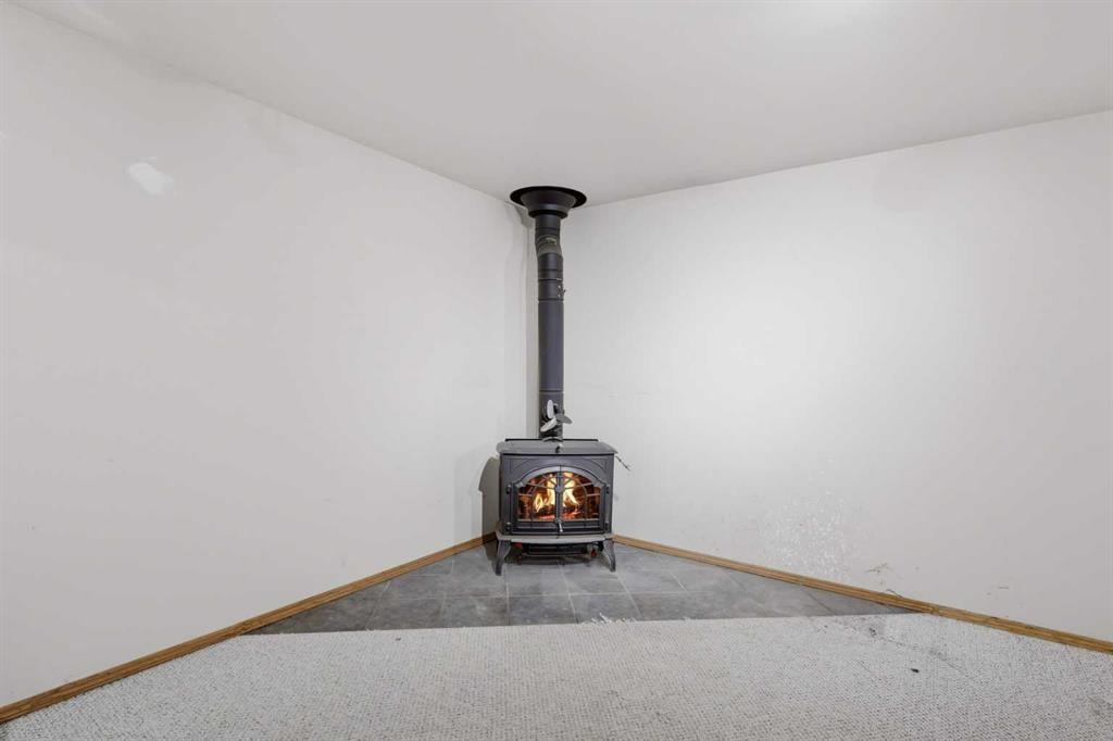 6124 Hamilton Drive, Red Deer, AB - Indoor Photo Showing Other Room