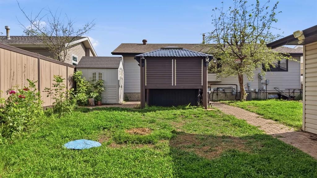 6124 Hamilton Drive, Red Deer, AB - Outdoor