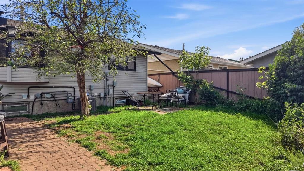 6124 Hamilton Drive, Red Deer, AB - Outdoor