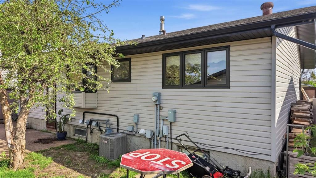 6124 Hamilton Drive, Red Deer, AB - Outdoor With Exterior