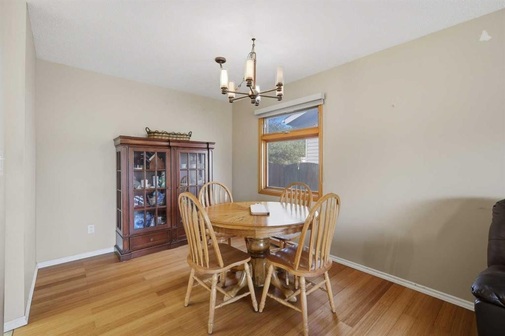 6124 Hamilton Drive, Red Deer, AB - Indoor Photo Showing Dining Room