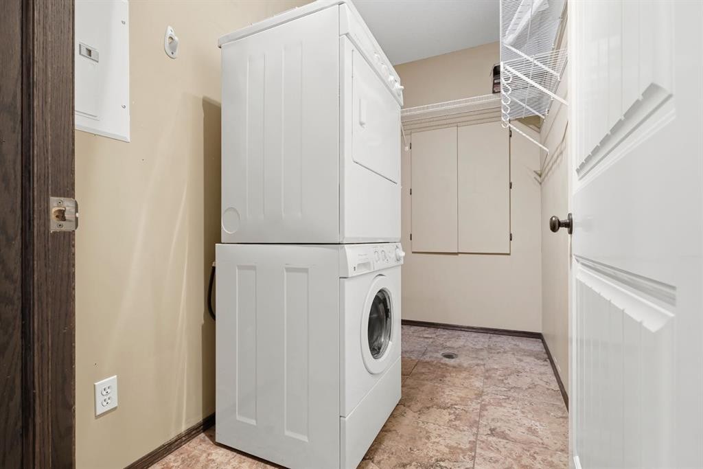 301-3505 51 Avenue, Red Deer, AB - Indoor Photo Showing Laundry Room