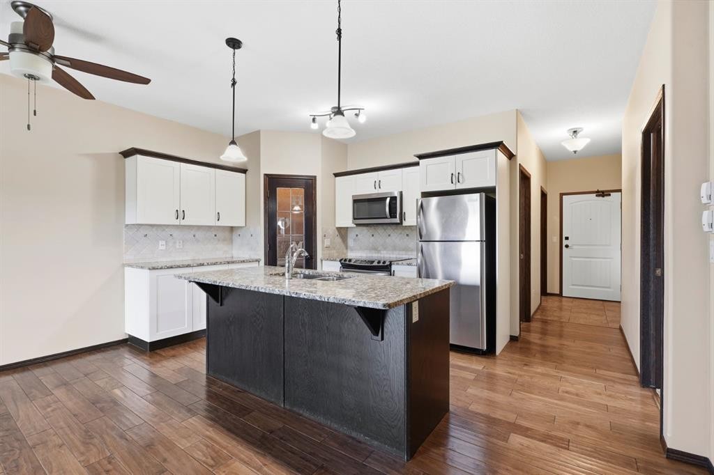 301-3505 51 Avenue, Red Deer, AB - Indoor Photo Showing Kitchen With Stainless Steel Kitchen With Upgraded Kitchen