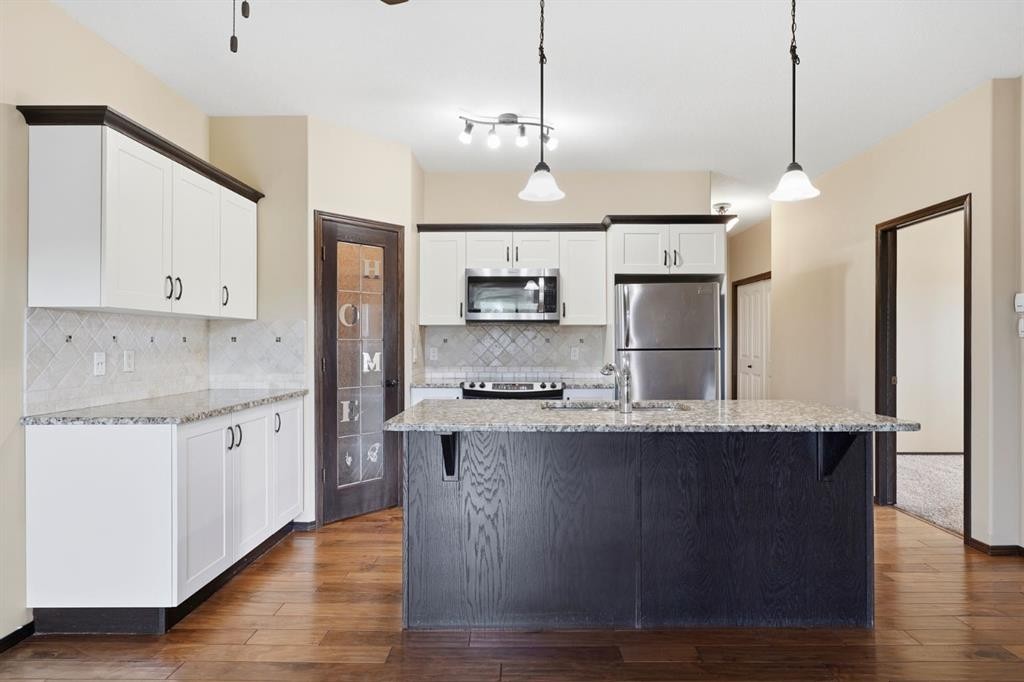 301-3505 51 Avenue, Red Deer, AB - Indoor Photo Showing Kitchen With Stainless Steel Kitchen With Upgraded Kitchen