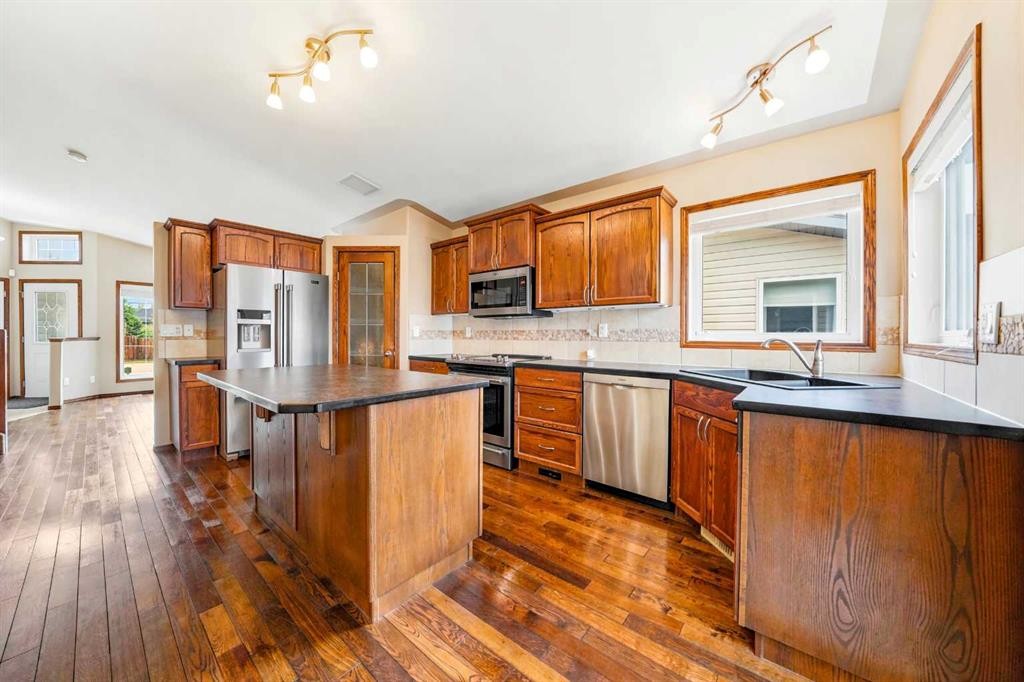 101 Oldring Crescent, Red Deer, AB - Indoor Photo Showing Kitchen With Stainless Steel Kitchen